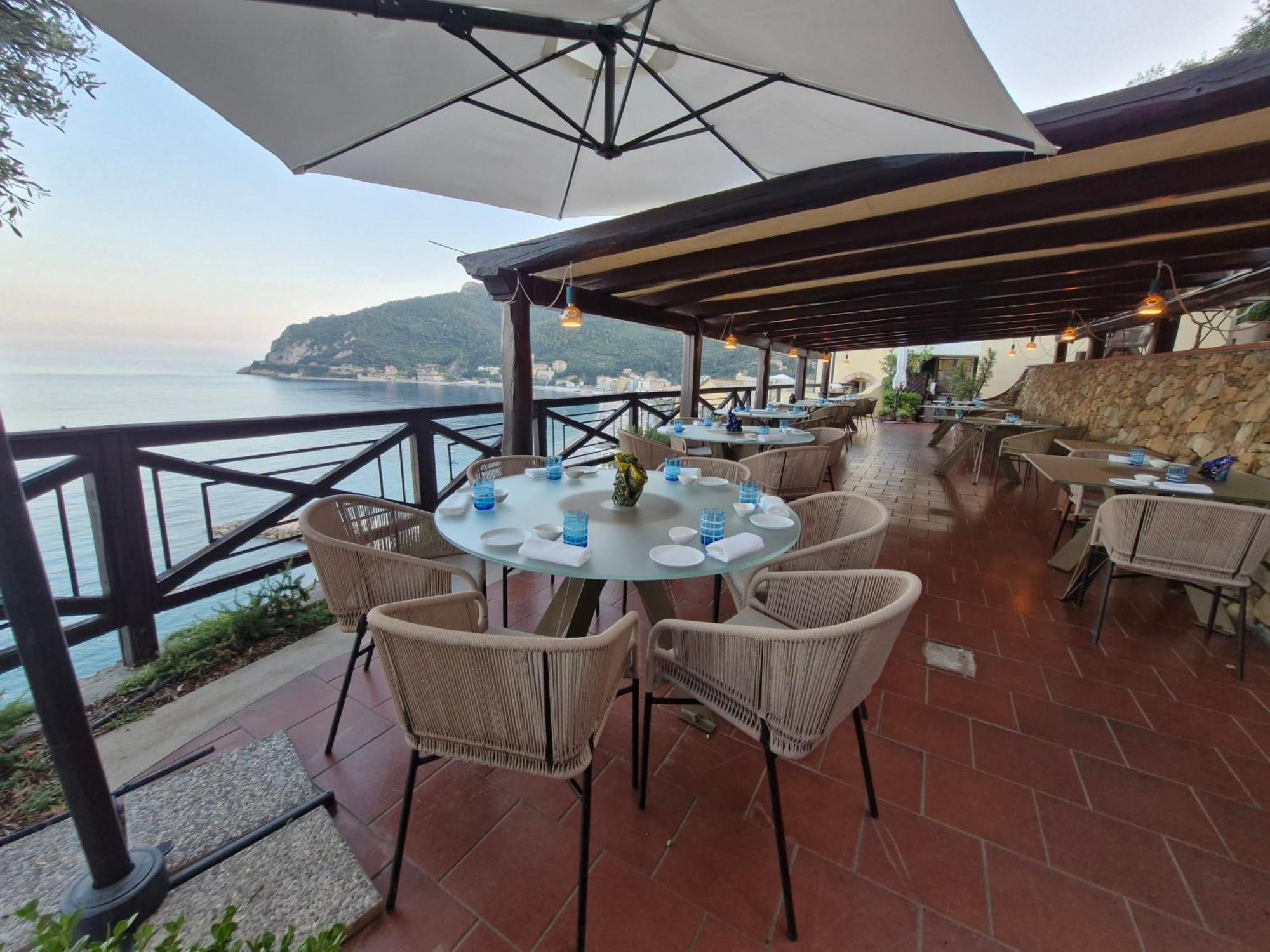 Palazzo Vescovile Hotel Noli Buitenkant foto