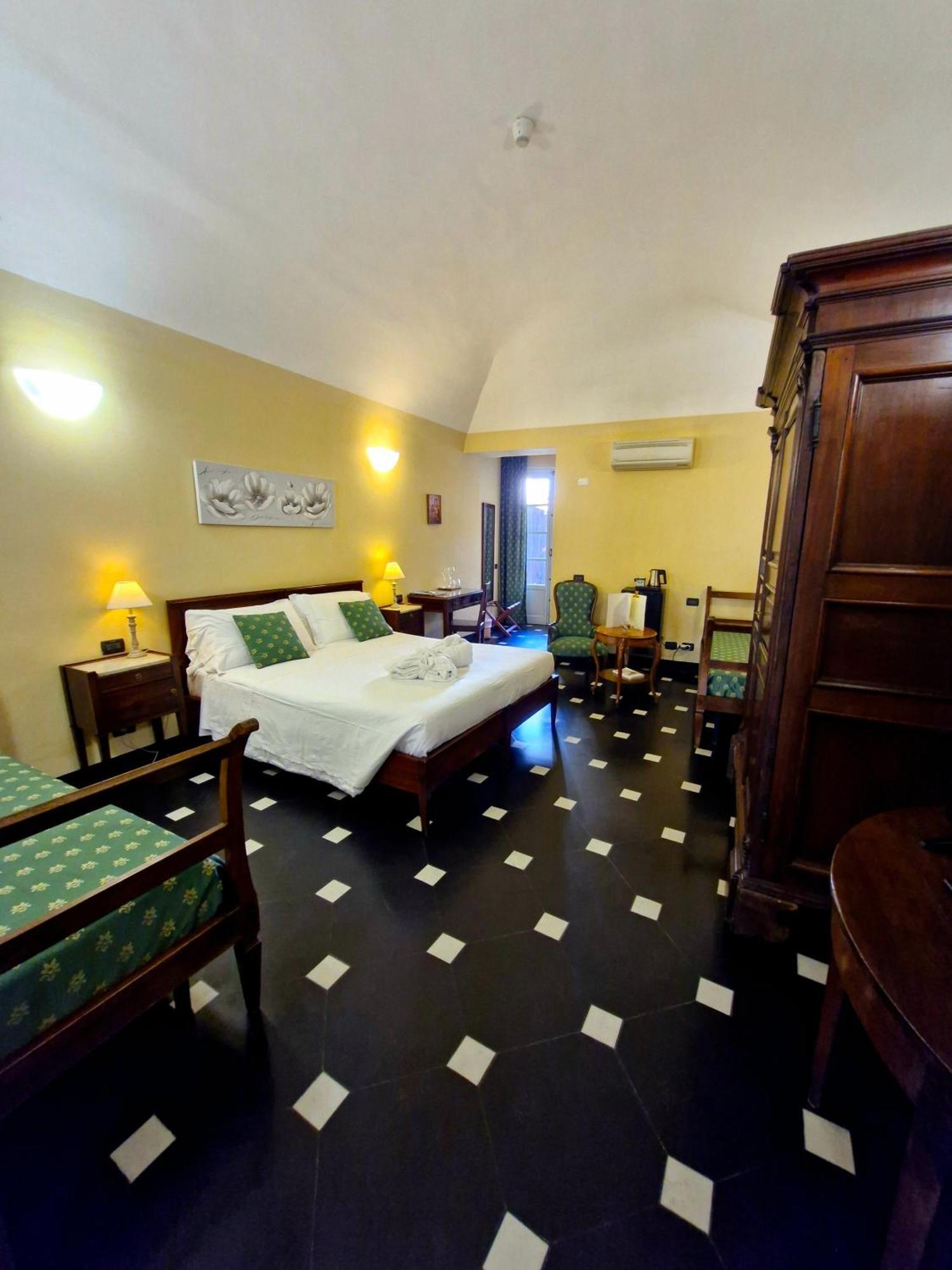 Palazzo Vescovile Hotel Noli Buitenkant foto